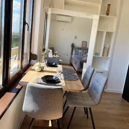 Reve Apartment *